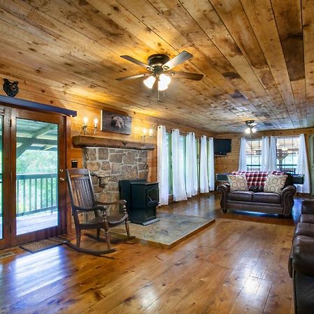 Forest Home Hot Tub Fire Pit Pool Table Pigeon Forge Exteriér fotografie