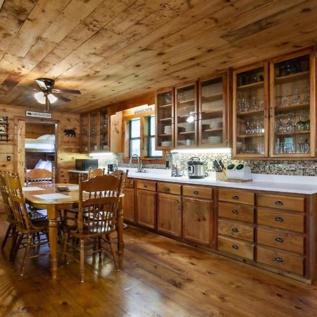 Forest Home Hot Tub Fire Pit Pool Table Pigeon Forge Exteriér fotografie
