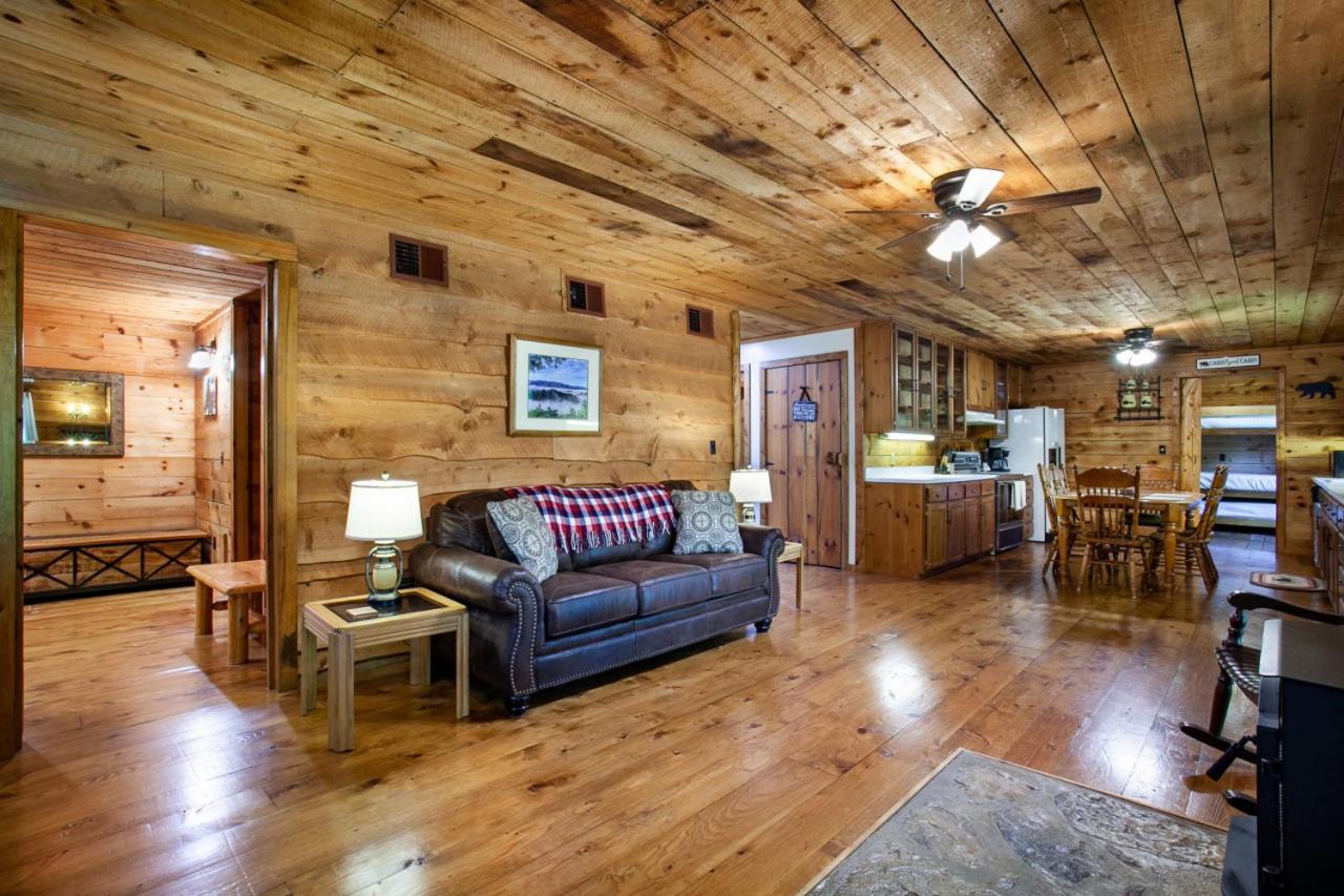 Forest Home Hot Tub Fire Pit Pool Table Pigeon Forge Exteriér fotografie