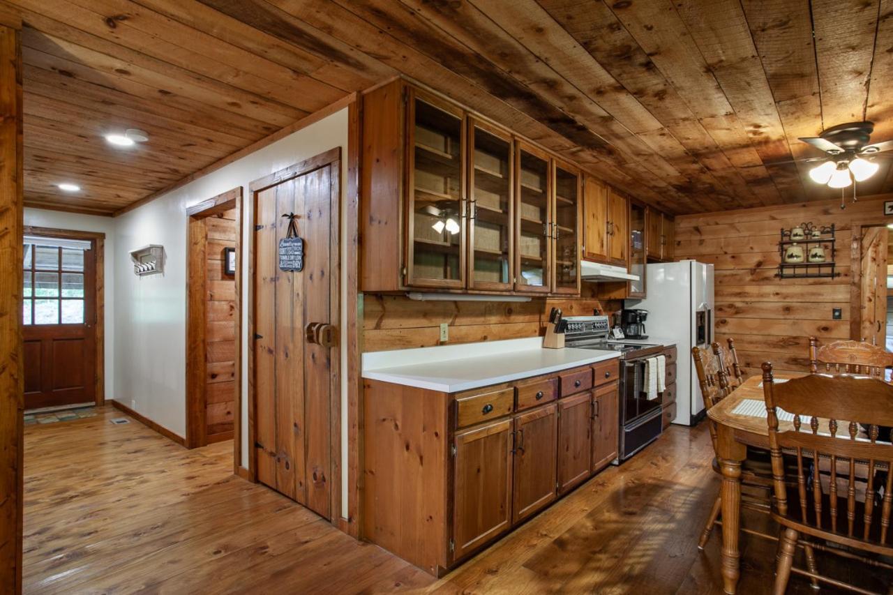 Forest Home Hot Tub Fire Pit Pool Table Pigeon Forge Exteriér fotografie
