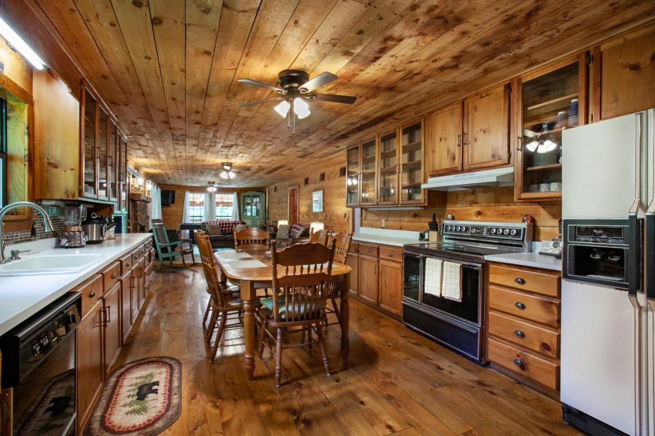 Forest Home Hot Tub Fire Pit Pool Table Pigeon Forge Exteriér fotografie
