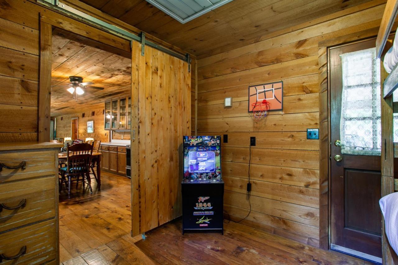 Forest Home Hot Tub Fire Pit Pool Table Pigeon Forge Exteriér fotografie